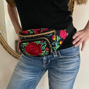 Embroidered fanny pack, Roses, red, Black, Green, flowers, Embroidery